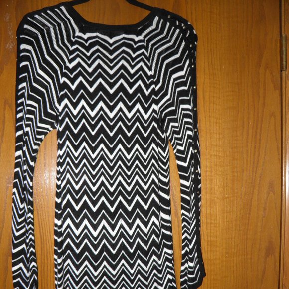 WHITE HOUSE BLACK MARKET BLACK AND WHITE KNIT DRESS  SZ M - Picture 2 of 5